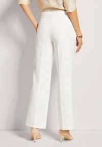 MADELEINE WEITE ZUM SCHLÜPFEN - Stoffhose - natural white