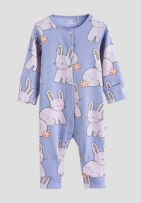 Lysblå ribbet jumpsuit med bunny- og blomsterdesign, lange ærmer, knaplukninger og manchetter ved anklerne. Blødt bomuldsstof.