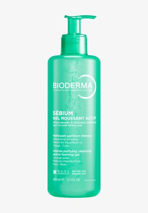 Flacon vert de gel moussant actif Bioderma Sébium pour peau grasse à tendance acnéique avec distributeur pompe, 400 ml, pour visage et corps.