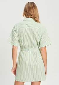 CALLI EVIE - Blusenkleid - sage stripe