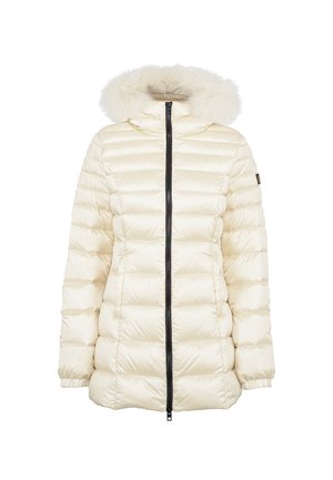 Chaqueta tipo puff en color crema con patrón de acolchado horizontal, cremallera negra y capucha forrada de pelo sintético. Presenta puños elásticos y bolsillos laterales.