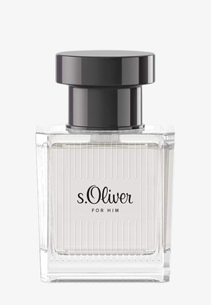 Flacon de parfum en verre transparent de forme carrée avec un bouchon rond noir portant l'étiquette "s.Oliver for Him" sur le devant.