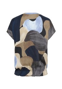 Majica s kratkimi rokavi in okroglim robom, ki ima večbarvni abstraktni vzorec v modrih, rjavih in nevtralnih odtenkih na temnem ozadju.
