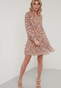 LELA REGULAR FIT - Vapaa-ajan mekko - salmon