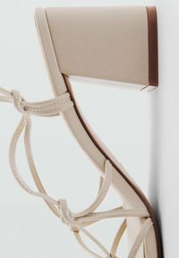 Mango Sandaalit nilkkaremmillä - off-white