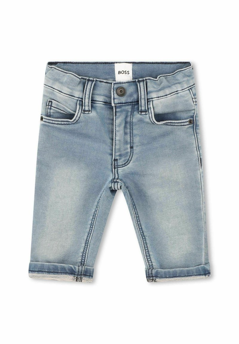 Shorts in denim blu chiaro, con cinque tasche, passanti per cintura e orlo arrotolato. Etichetta del marchio "BOSS" situata nella vita.