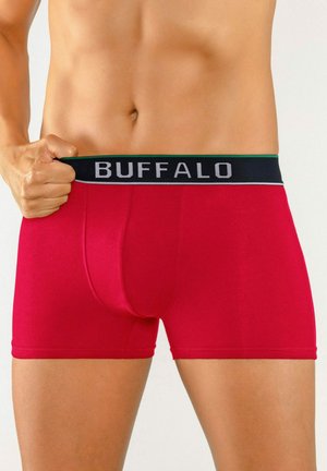 Rote Boxer-Briefs aus glattem, dehnbarem Stoff mit einem schwarzen elastischen Bund, auf dem das Wort "BUFFALO" in Grau steht.