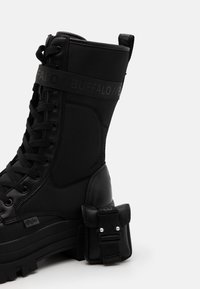 Buffalo ASPHA - Botas de plataforma - black