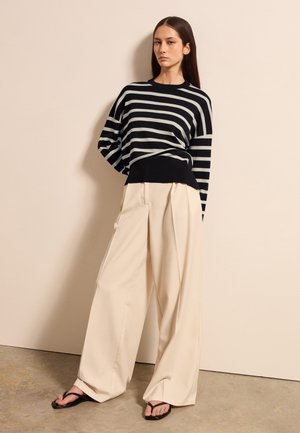 STRIPED WITH SPLITS - Jersey de punto - white black