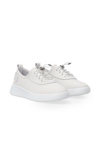 Witte sneakers met een gestructureerde synthetische bovenkant, een veterloze constructie, elastische veters en een gevoerde witte zool voor comfort.