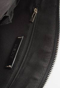 Next SADDLE STANDARD - Schoudertas - black