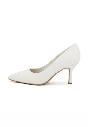 Scarpa con tacco alto sintetica bianca, con punta affilata e design elegante. Il tacco misura circa 7,5 cm di altezza ed è caratterizzato da dettagli minimi.