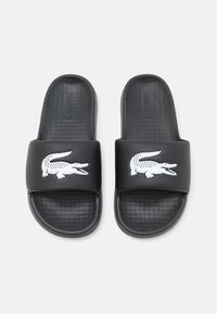 Lacoste SERVE SLIDE JUNIOR SANDALS - Bazénové šmýkačky - black/white