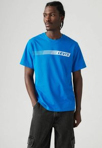 Levi's® RELAXED FIT - T-shirt print - archival hp patch v