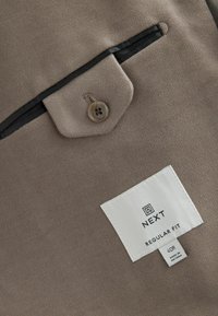 Thumbnail Image 8