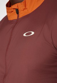 Oakley OFF GRID JACKET - Lauko striukė - grenache