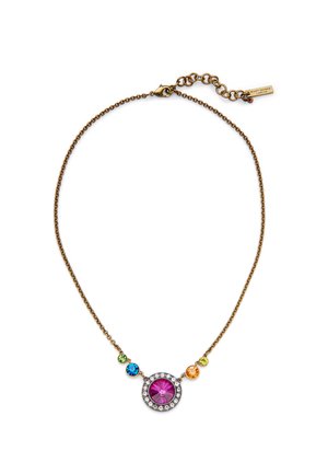 Collana in bronzo con una pietra rotonda centrale di colore viola, circondata da cristalli trasparenti, arricchita da quattro pietre colorate: verde, blu, arancione e gialla.