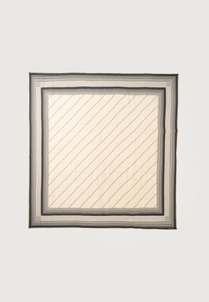Foulard carré en soie avec centre crème présentant de fines lignes diagonales noires et plusieurs bordures rayées noires.