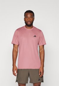adidas Performance TRAIN ESSENTIALS - Športové tričko - preloved crimson/black