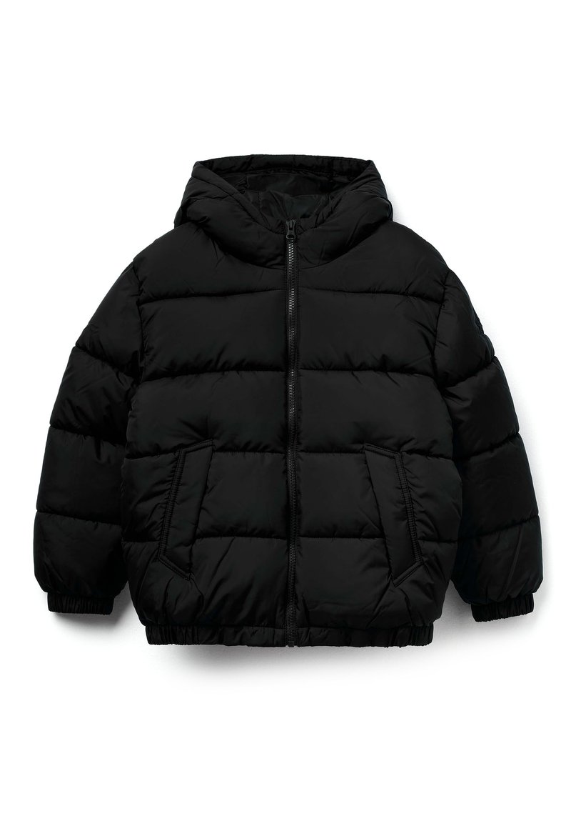 Giacca a vento nera con cappuccio, chiusura frontale a zip, polsini elasticizzati e due tasche laterali. Presenta pannelli trapuntati e una texture liscia.