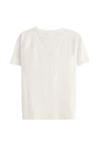 En enkel t-shirt med kort ärm, i en enhetlig off-white färg, tillverkad av bomull, har en rund hals och en avslappnad passform, slät textur, utan grafiska mönster.