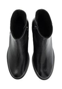 Ett par svarta läderankelboots med sidodragkedjor, sedda uppifrån som visar den släta texturen och runda tår.