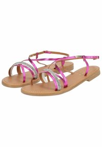 Ploché sandály s růžovými syntetickými popruhy, zdobené stříbrnými akcenty a s hnědou podešví. Minimalistický design s polstrovanou stélkou.