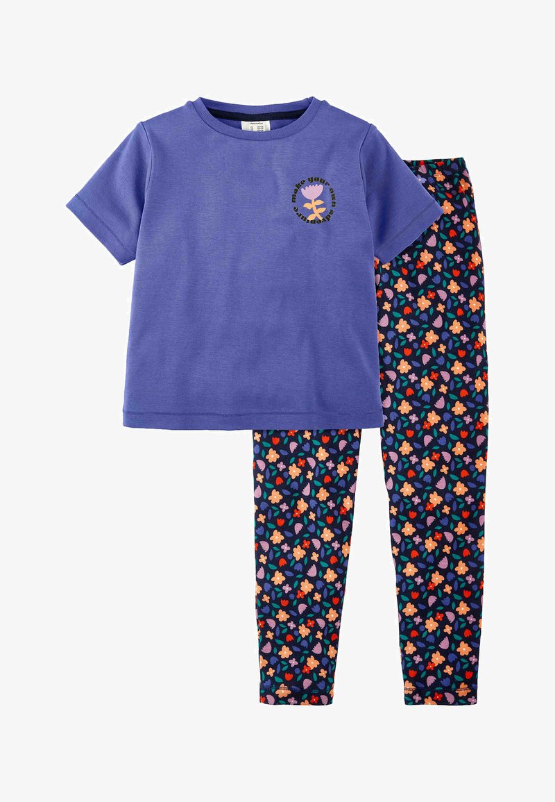 Lila T-Shirt mit kurzen Ärmeln, das ein Blumenmotiv und einen Text zeigt, kombiniert mit navyblauen Leggings, die ein mehrfarbiges Blumenmuster und Herzakzente aufweisen.