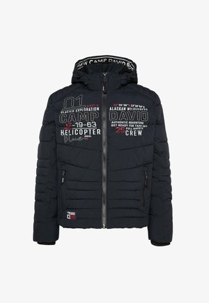 Dunkelblau gepolsterte Jacke mit einem Frontreißverschluss, Kapuze und mehreren grafischen Drucken in Weiß und Rot. Mit seitlichen Reißverschlusstaschen.