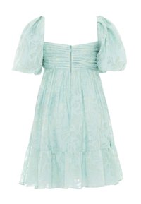 Mintvihreä mekko puffihihnoilla, kukkakuosisella pinnalla, rypytetyllä bodysuunnitelmalla ja liehuvalla hameella, jossa on röyhelöhelma. Vetoketjukiinnitys takana.