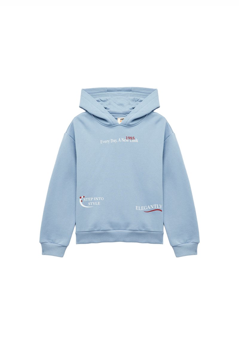 Sudadera con capucha de color azul claro, hecha de algodón, que presenta gráficos de texto: "Cada día un nuevo look", "1985", "Ponte en estilo" y "Elegante".