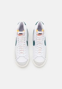 Nike Sportswear BLAZER '77 UNISEX - Sapatilhas de cano alto - white/dark teal green/sail/white/black/team orange