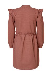 Rotes Gingham-Kleid mit langen Ärmeln und gepufften Schultern, geraffter Taille und ausgestelltem Saum. Baumwollstoff mit kariertem Muster.