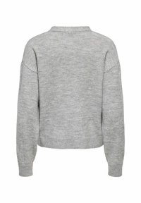 Maglione grigio lavorato a maglia con colletto arrotondato, spalle scese e polsini a coste. Presenta un design corto con una trama morbida.