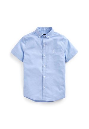 Chemise bleu clair à manches courtes avec boutons, col boutonné et petit logo de cerf brodé sur le côté gauche de la poitrine.