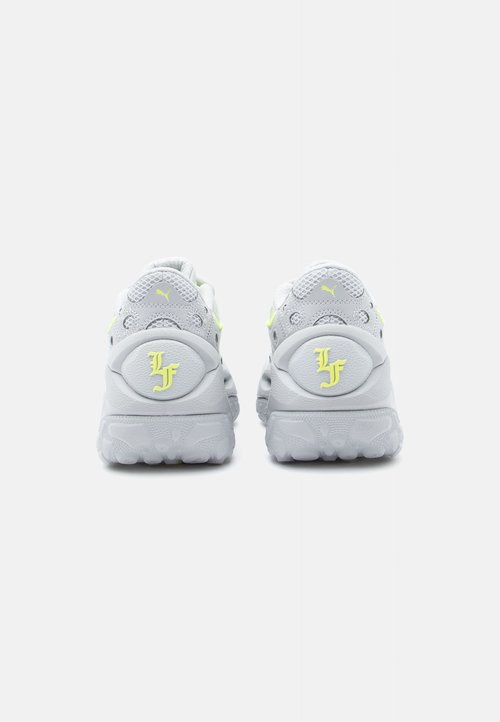 PUMA LA FRANCE RNR REFLECTION JR UNISEX - Basketball shoes - flat light gray/sunset glow/yellow alert — foto 3