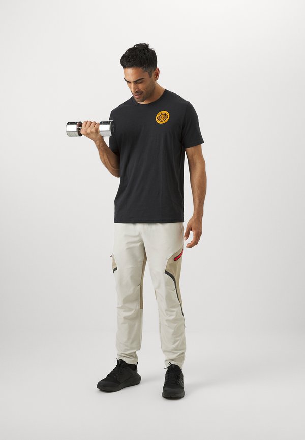 CLUB  - Print T-shirt3