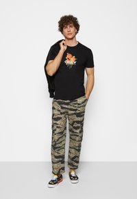 Obey Clothing BOUQUET - T-shirt estampada - black