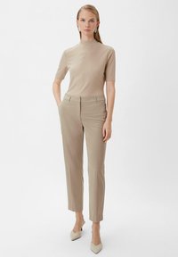 comma CIGARETTE - Stoffhose - helles beige