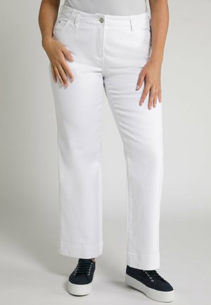 MARY, WEITES BEIN - Flared jeans - schneeweiß