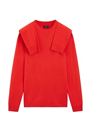 Rød strikket sweater med rund hals, ribbede manchetter og to skulderlapper. Stoffet virker blødt med en glat tekstur.