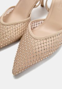 PULL&BEAR Klasszikus sarkú cipők - beige