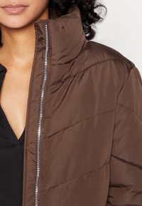 JDY Vinterfrakke - brown