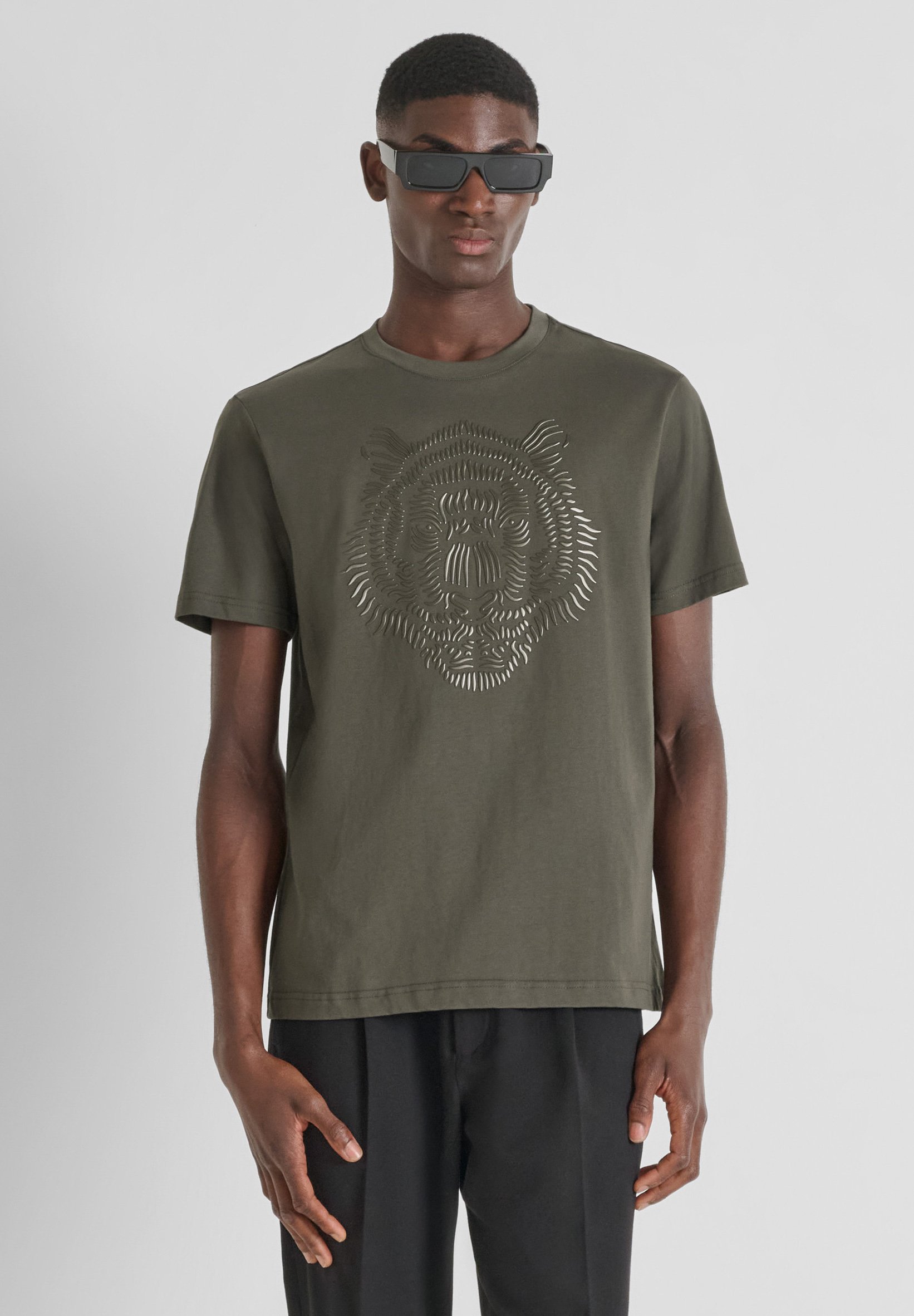 Antony Morato REGULAR FIT WITH RUBBER REFLECTIVE TIGER Camiseta