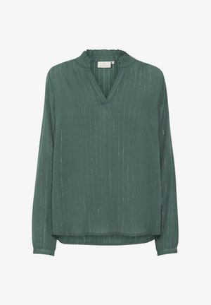 Zielona bluzka z długim rękawem, w dekoltem w serek i plisowanym kołnierzem. Posiada pionowe metaliczne paski oraz luźny krój z zaokrąglonym dołem.