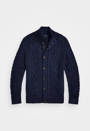 Cardigan tricoté bleu marine avec un col châle, un motif en cable, une fermeture à boutons à l'avant et deux poches avant en tissu texturé.