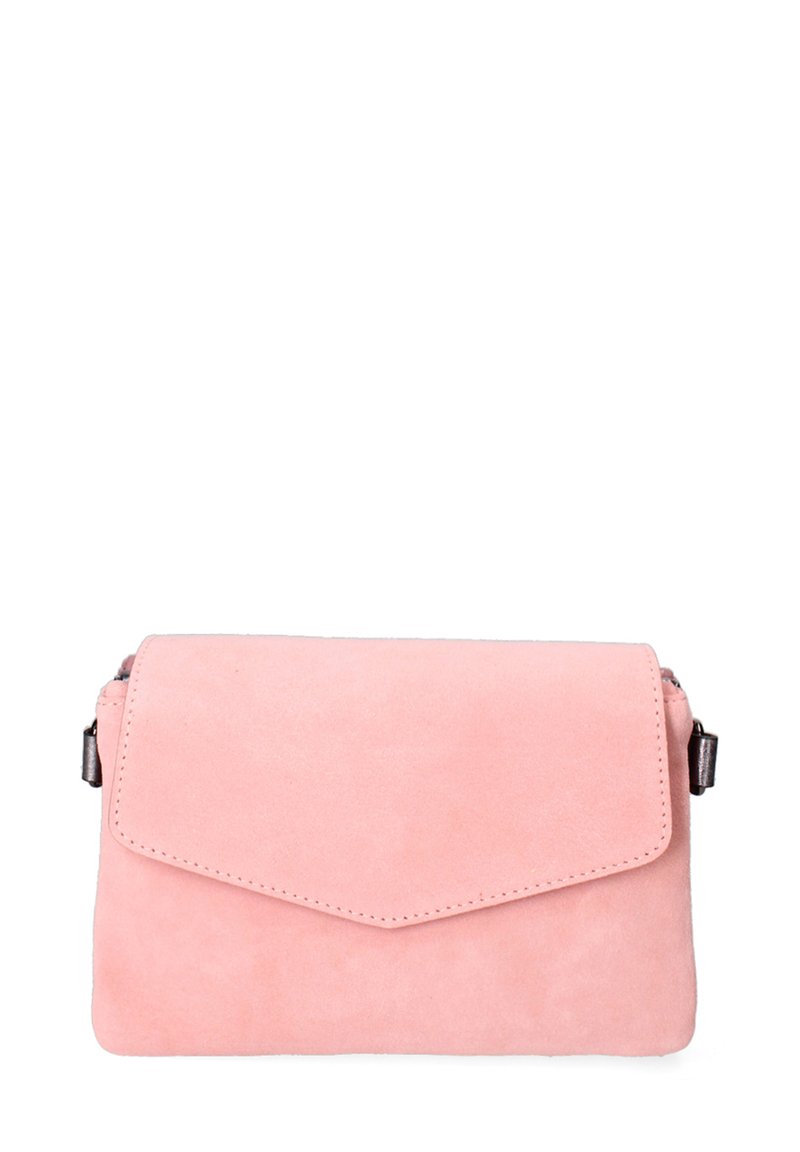 Borsa in suede rosa con patta piegata, accessori in argento e una texture liscia. Design compatto adatto a diverse occasioni.