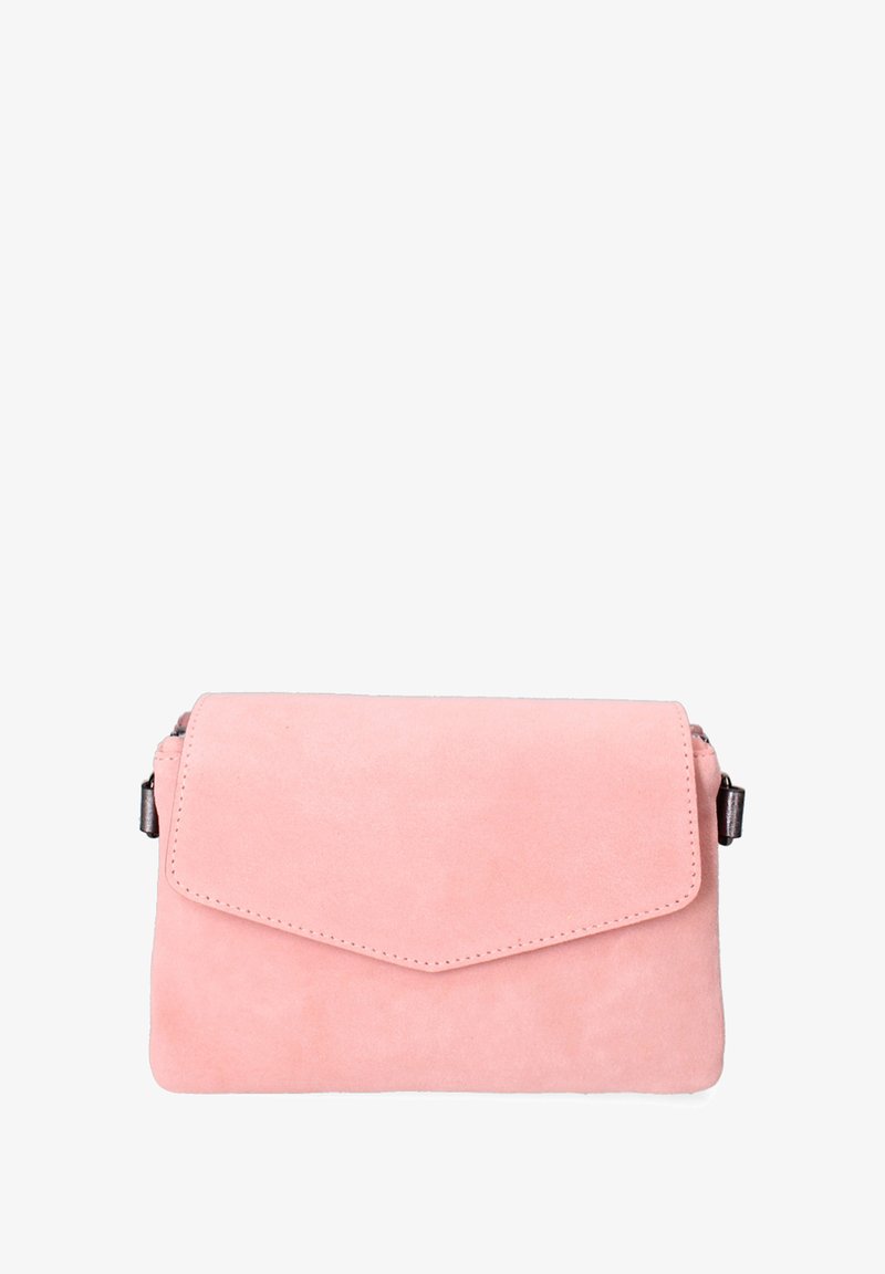 Borsa in suede rosa con patta piegata, accessori in argento e una texture liscia. Design compatto adatto a diverse occasioni.