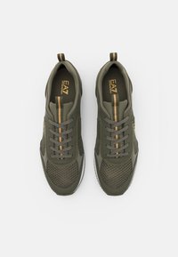 EA7 Emporio Armani LACES UNISEX - Sapatilhas - grape/gold