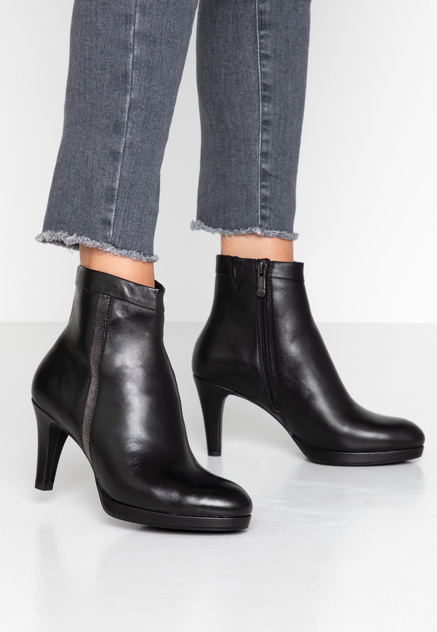 Enkellaarsjes met plateauzool black antic Enkellaarsjes met plateauzool black antic